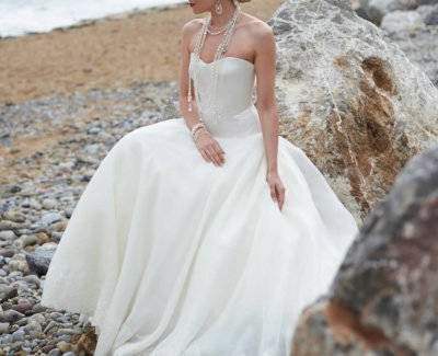 Simple boho Wedding Dresses 2017 Long Sleeves o neck backless long sleeve white marry party