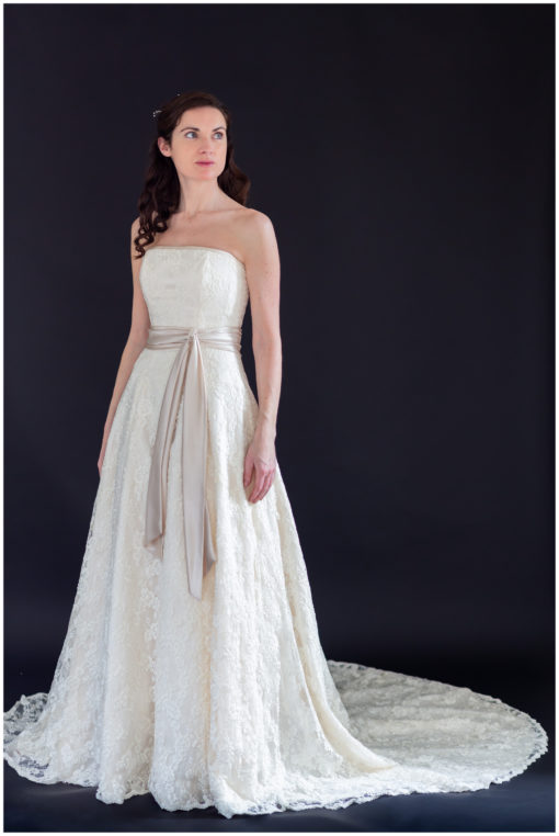 Sharon Hoey Lace Wedding Dress - Image 4